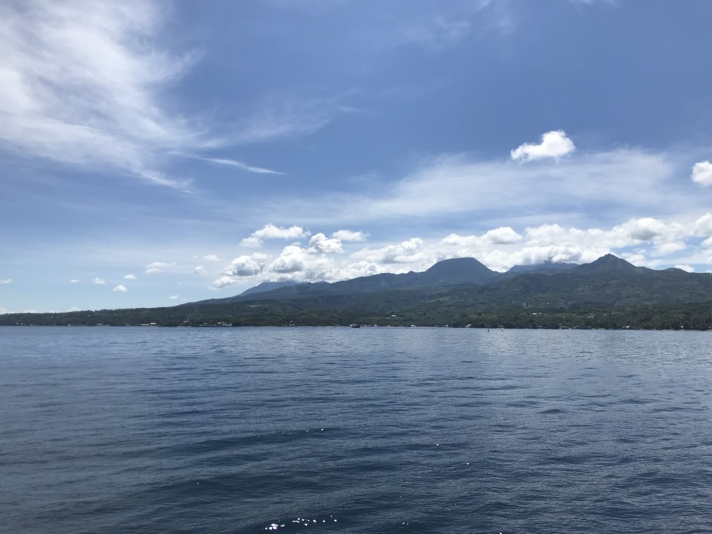 フェリーから見えるフィリピンのネグロス島