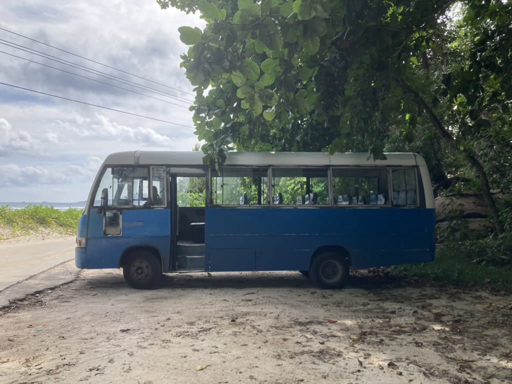プララン島の公共バス
