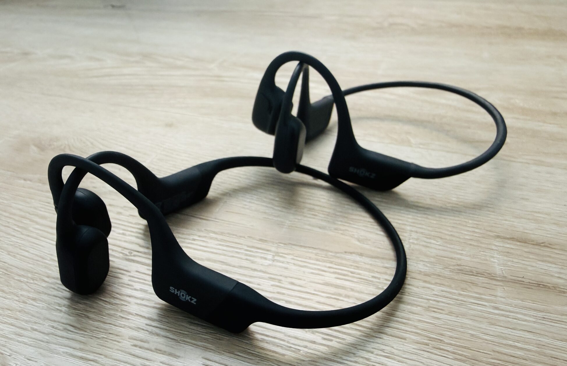 Shokz OpenRun ProとOpenRun Pro2を徹底比較！違いを実機レビューで解説【両方使った感想】